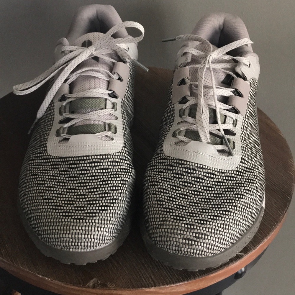 🚫 SOLD 🚫 Reebok Men’s JJ Li Low Cross Trainers